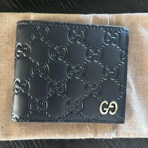 BRAND NEW Gucci signature Leather calf black men’s bifold wallet